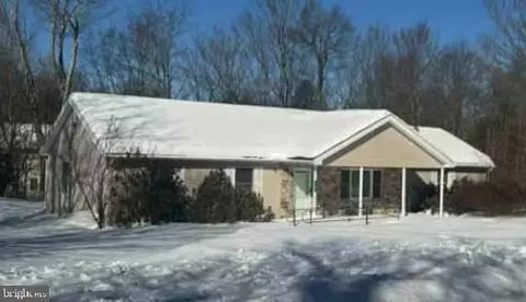 115 Blackfoot Ln, Tobyhanna, PA 18466