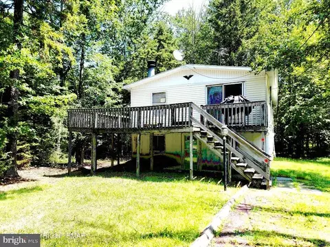 5111 Eagle Pl, Pocono Summit, PA 18346