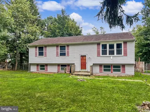 410 Skyline Dr, Blakeslee, PA 18610