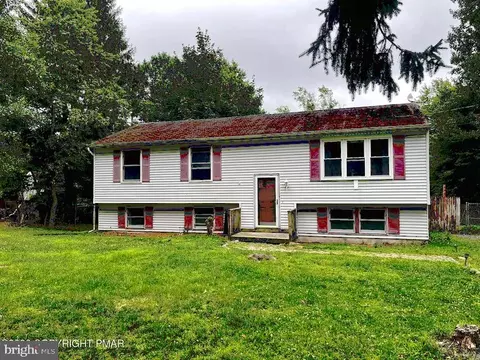 410 Skyline Dr, Blakeslee, PA 18610