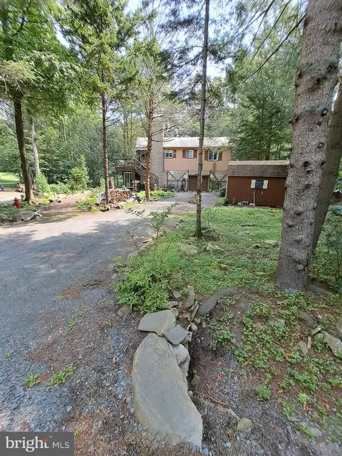 104 Spyglass Hill Rd, Tobyhanna, PA 18466