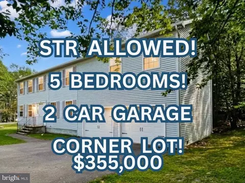 1226 Country Place Dr, Tobyhanna, PA 18466