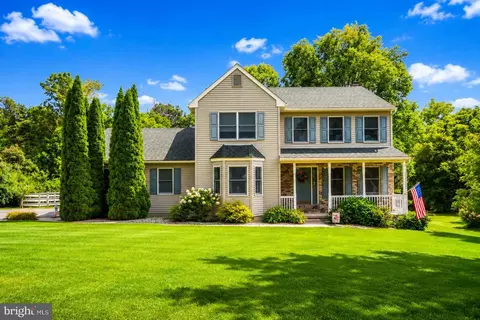 4006 Crest View Dr, Stroudsburg, PA 18360