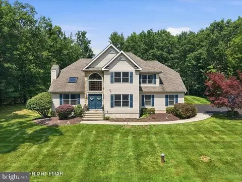 1220 Overlook Ct, Saylorsburg, PA 18353