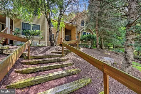 147 Pine Ct, Tannersville, PA 18372