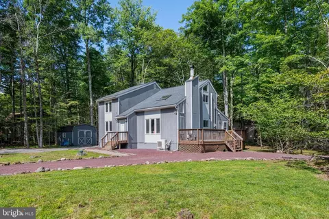 146 Chitimacha Dr, Pocono Lake, PA 18347