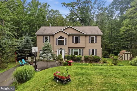 110 Aaron Dr, Pocono Lake, PA 18347