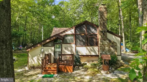 9387 Sherwood Dr, Kunkletown, PA 18058