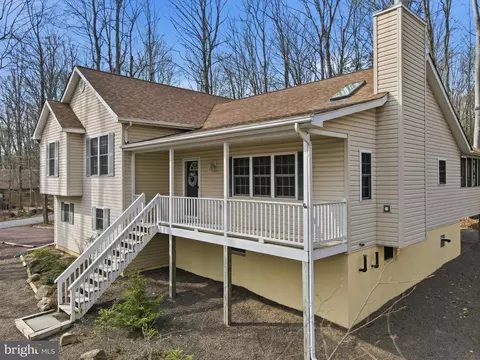 104 Merriment Ln, Blakeslee, PA 18610