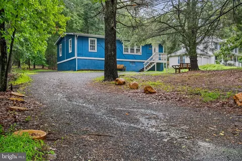 2037 Forest Lake Dr, East Stroudsburg, PA 18302