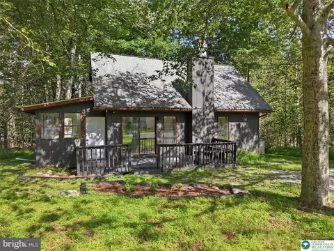 9205 Westwood Dr, Tobyhanna, PA 18466