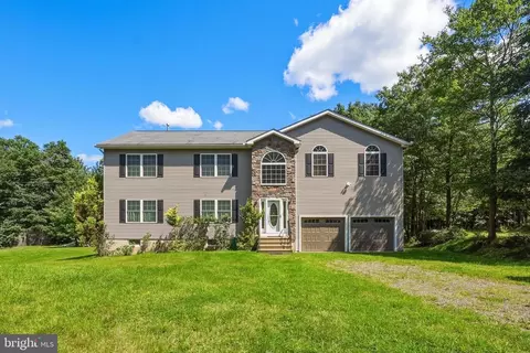 152 Granite Rd, Long Pond, PA 18334