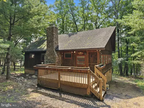 130 Rose Ln, Bartonsville, PA 18321