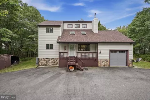 1298 Glade Dr S, Long Pond, PA 18334