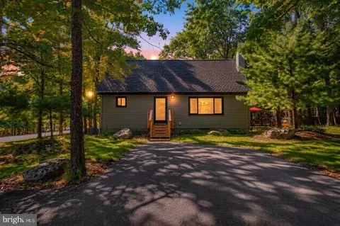 245 Somerset Dr, East Stroudsburg, PA 18301