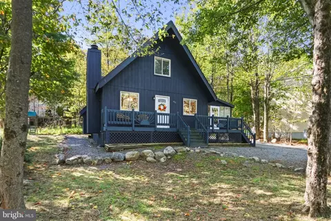 9820 Deerwood Dr, Tobyhanna, PA 18466