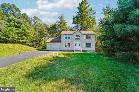 110 Estate Dr, East Stroudsburg, PA 18301