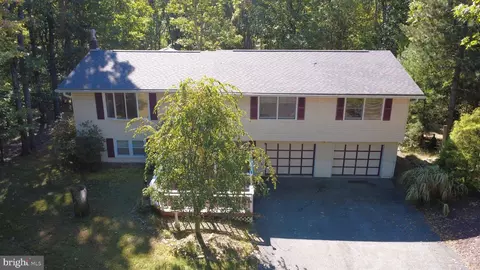 224 Tree Top Ter, Stroudsburg, PA 18360