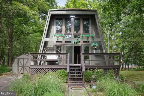 197 Timber Hill Rd, Henryville, PA 18332