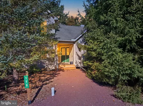 179 Hawthorne Ct, Tannersville, PA 18372
