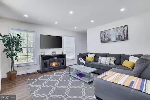 6248 Park Pl, Tobyhanna, PA 18466