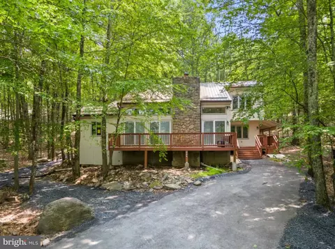 1157 Kensington Dr, East Stroudsburg, PA 18301