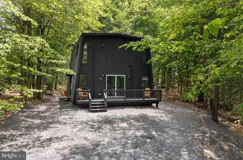 3357 Woodland Dr, Tobyhanna, PA 18466