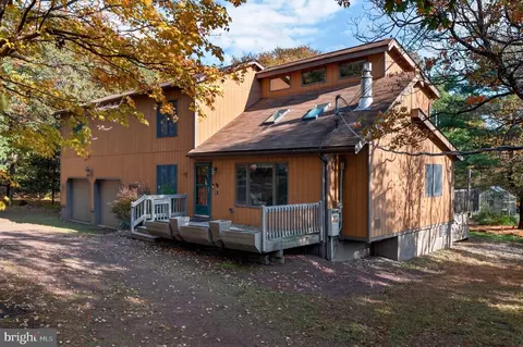 320 Midland Ct, Albrightsville, PA 18210