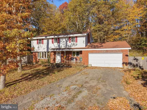 10 Hemlock Rd, Mount Pocono, PA 18344