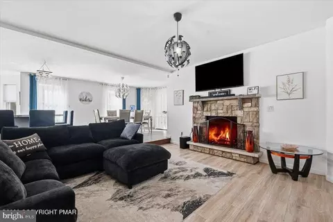 104 Willow Pl, Tobyhanna, PA 18466
