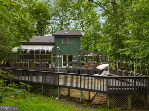 207 Cedar Crest Ct, East Stroudsburg, PA 18301