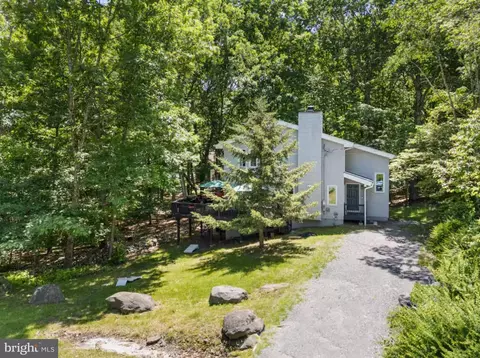 109 Clover Ln, East Stroudsburg, PA 18301