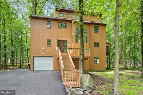 1118 Belaire Dr, East Stroudsburg, PA 18301