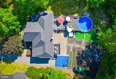 134 Pasquin Dr, East Stroudsburg, PA 18301