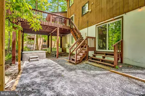 275 Hyland Dr, East Stroudsburg, PA 18301