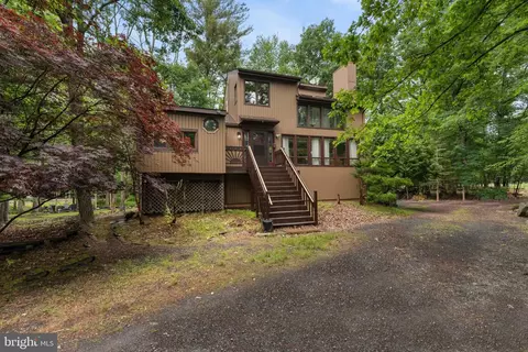 3250 Greenbriar Dr, East Stroudsburg, PA 18301