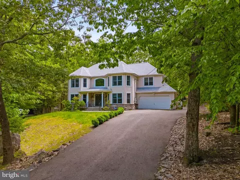 4129 Sycamore Ln, East Stroudsburg, PA 18301