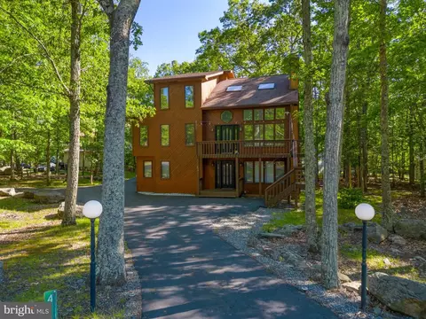416 Hyland Dr, East Stroudsburg, PA 18301