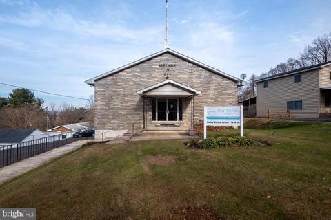 2065 Apple St, Hellertown, PA 18055 photo 1