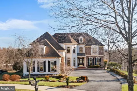 12 Creek View Ct, Easton, PA 18045