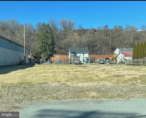 1425 Winter St, Easton, PA 18042