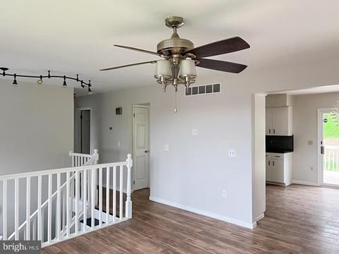 521 Easter Ter, Bath, PA 18014 photo 8