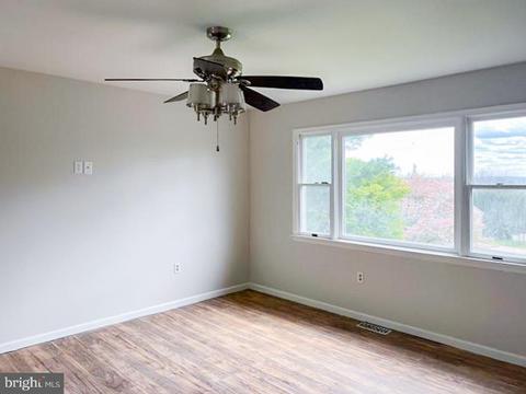 521 Easter Ter, Bath, PA 18014 photo 9