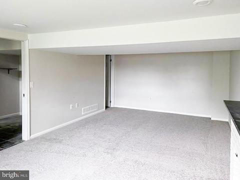 521 Easter Ter, Bath, PA 18014 photo 4