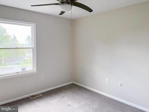 521 Easter Ter, Bath, PA 18014 photo 15