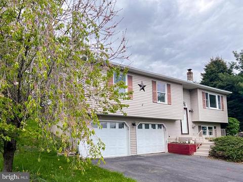 521 Easter Ter, Bath, PA 18014 photo 2