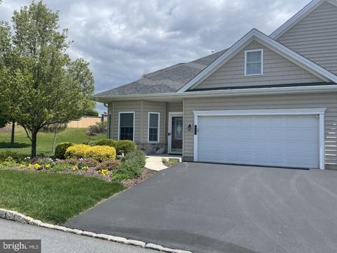 6462 Senate Dr, Bethlehem, PA 18017