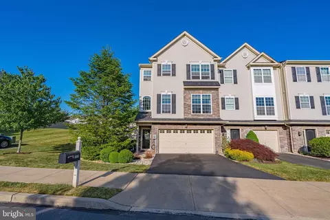 2660 Gila Dr, Forks Township, PA 18040