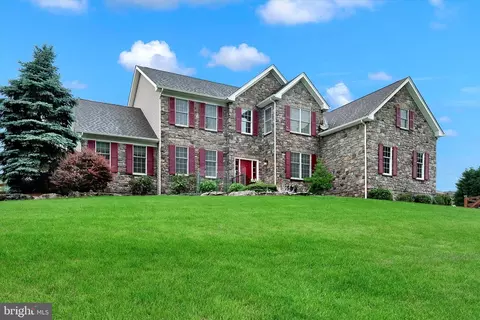 1806 Meadows Rd, Hellertown, PA 18055