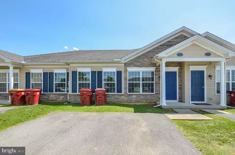 210 Huntington Ln, Easton, PA 18040